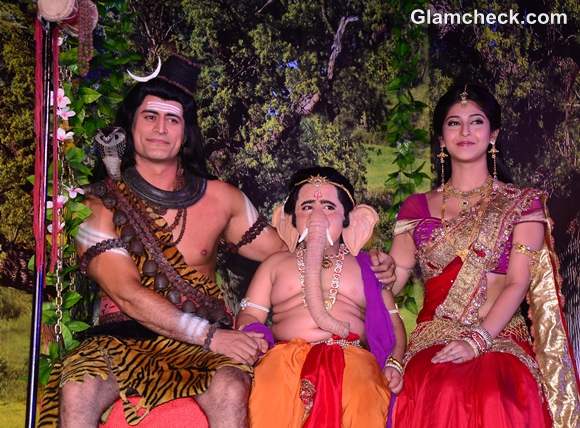 Mahadev Ganpati and Parvati on a jhoola on the sets of Devon Ke Dev Mahadev