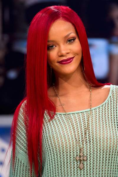 rihanna hair red short. Rihanna debuts long red hair