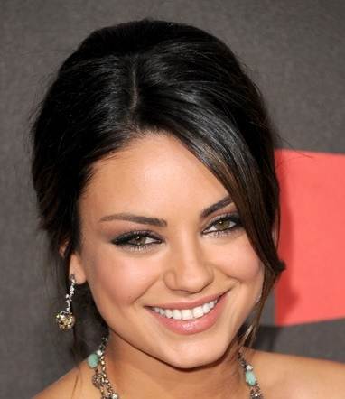 mila kunis back tattoo in black swan. lack swan tattoo mila. mila kunis lack swan makeup.