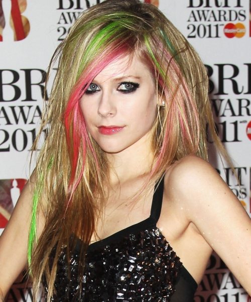 avril lavigne hair. Avril Lavigne colorful hair BRIT Awards red carpet