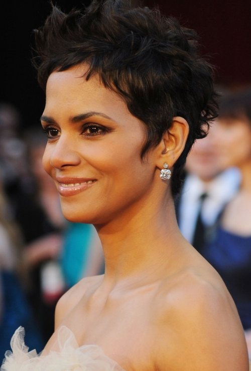 halle berry 2011 pictures. Halle Berry 2011 Oscars