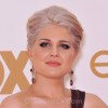 Kelly Osbourne suffers hand injury
