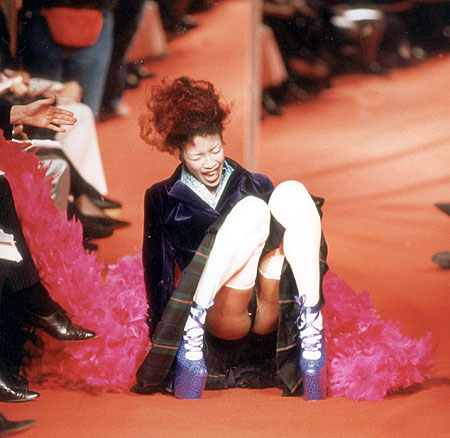 Models-falling-on-the-ramp-naomi