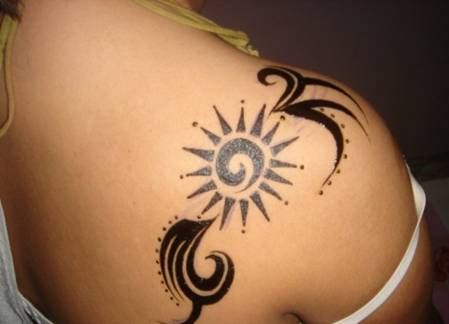 temporary tattoos henna. Unlike other temporary tattoos, henna allows only limited range of colors 