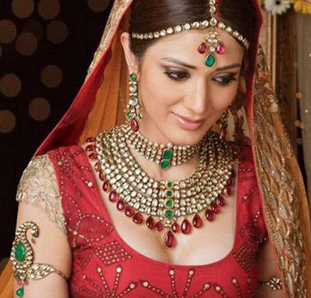 Indian Fashion on The Princess Necklace And The Armlet Gives A Very Ethnic Indian Look