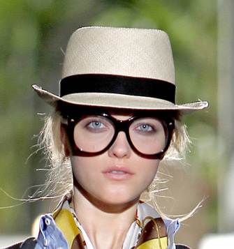 Brim hats for beach Dsquared2 spring 2011