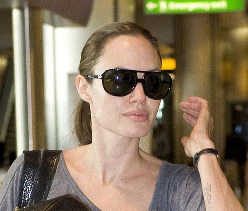 Angelina Jolie without makeup 8