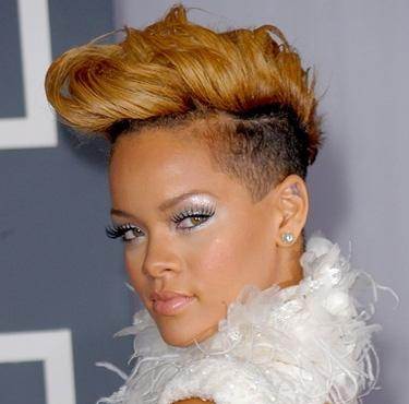 rihanna haircuts 2010. Rihanna hairstyle : 2010