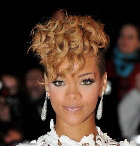 rihanna hairstyles curly. Rihanna blonde curl hairstyle