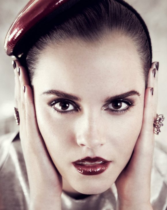 emma watson vogue cover 2011. Emma Watson Vogue US July 2011