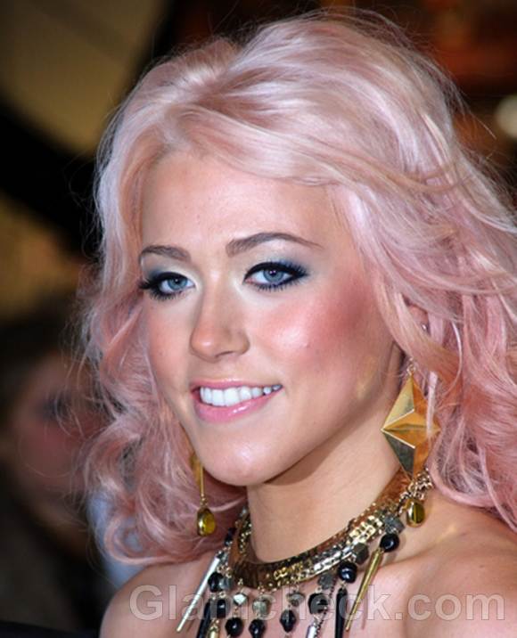 looks quite cute in her Barbie   ish    pink locks  This hair color