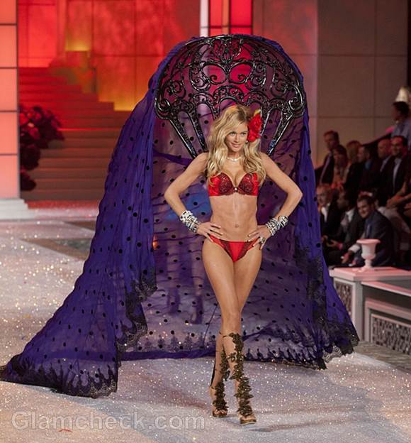 Victorias Secret Fashion Show 2011 Doutzen Kroes 2