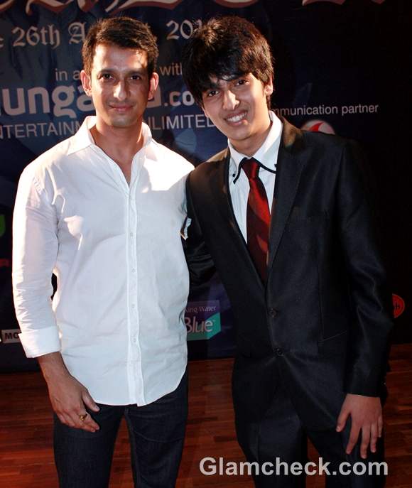 Armaan Malik with Sharman Joshi at CASCADE 2012 inter collegiate competition