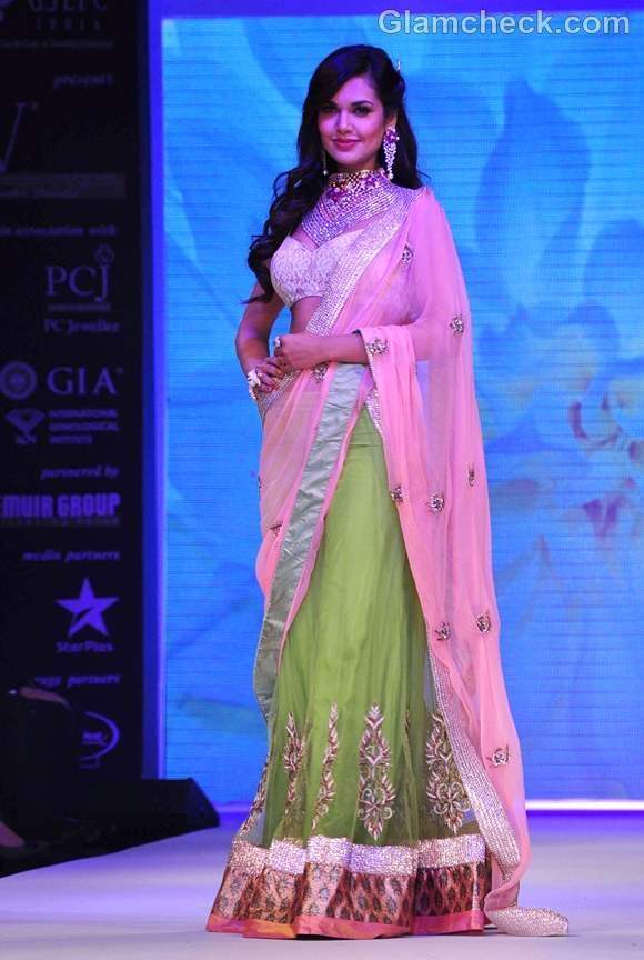 Esha Gupta 2012 iijw