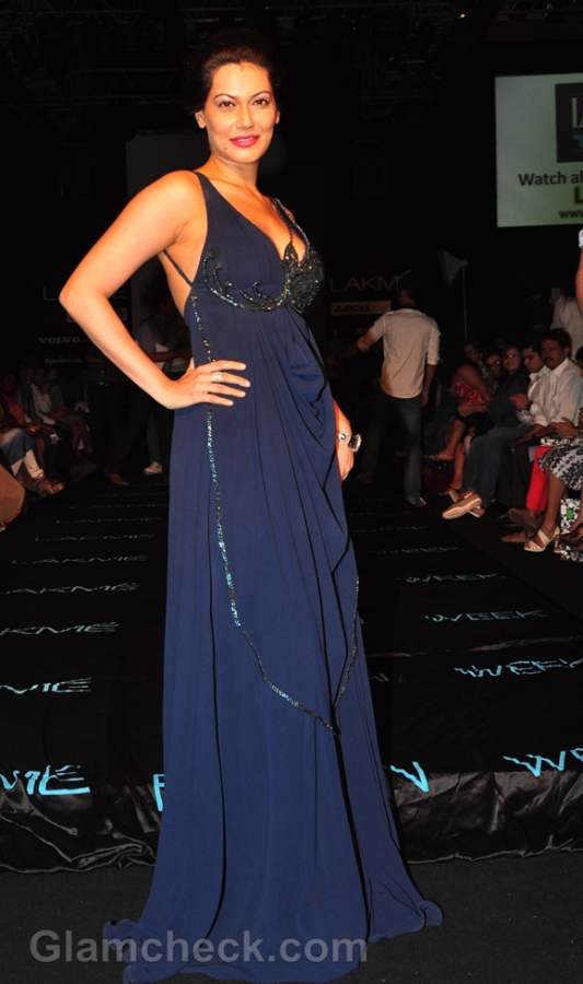 Payal Rohatgi backless gown Lakme Fashion Week 2012