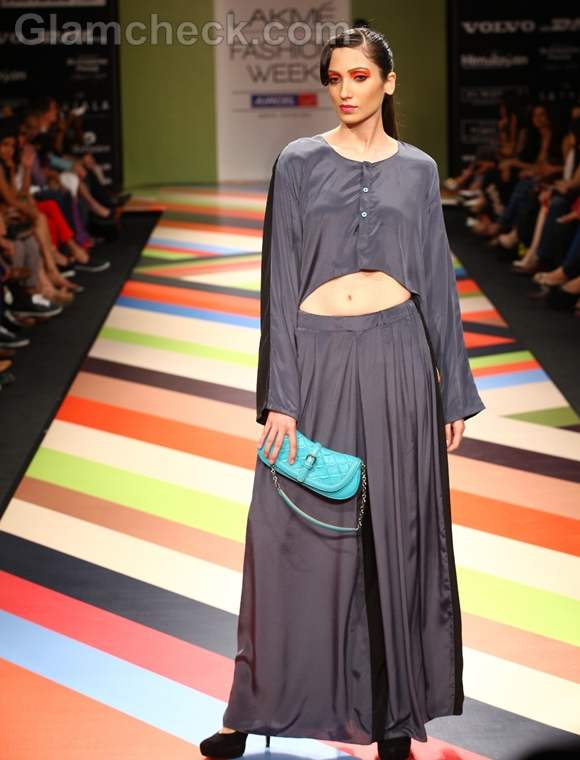 VEEV Second Skin Collection Bags LFW Winter-Festive 2012 -3