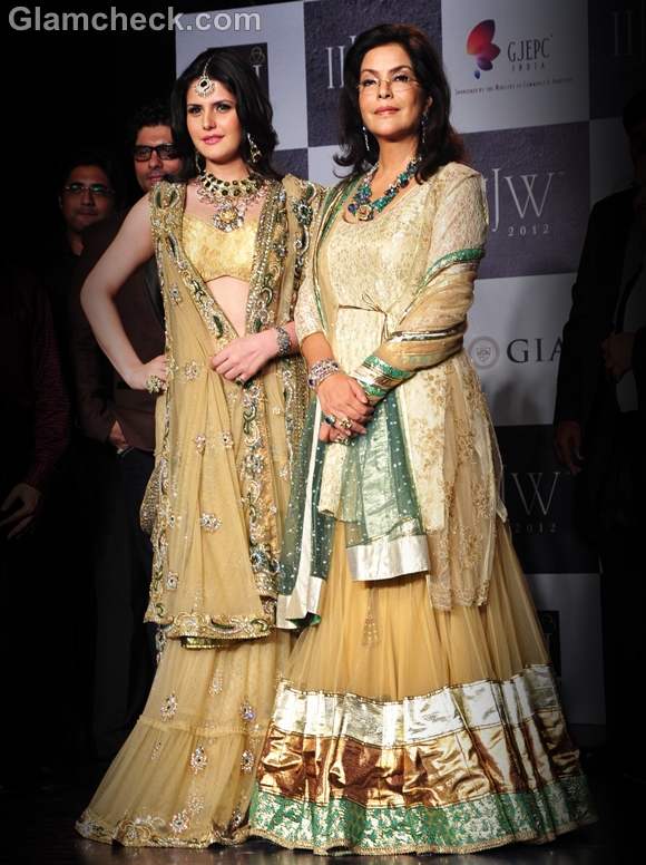 Zarine Khan Zeenat Aman Rock the Traditional Glam Look at IIJW