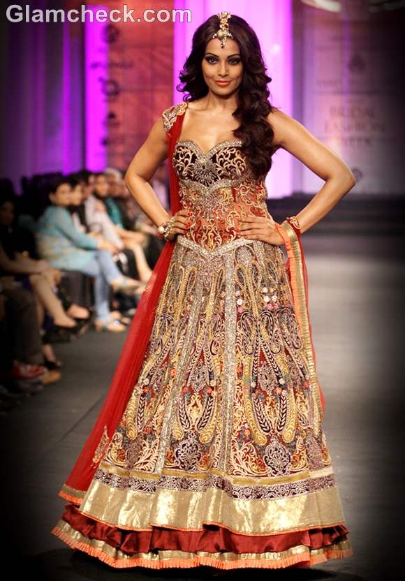 Bipasha Basu india bridal week 2012 for Anjalee Arjun Kapoor