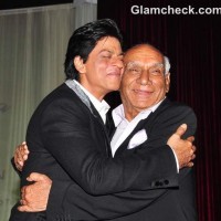Shahrukh Khan with director Yash Chopra on his 80th birthday