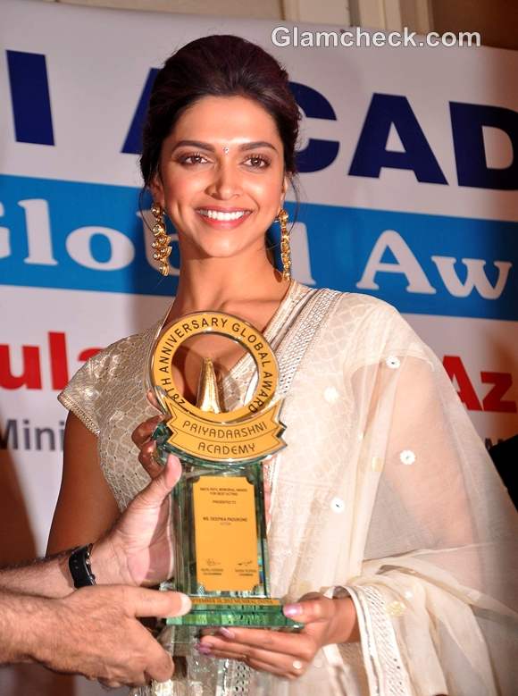 Deepika Padukone Priyadarshini Awards 2012