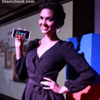Esha Gupta style Nokia Lumia Smartphones launch