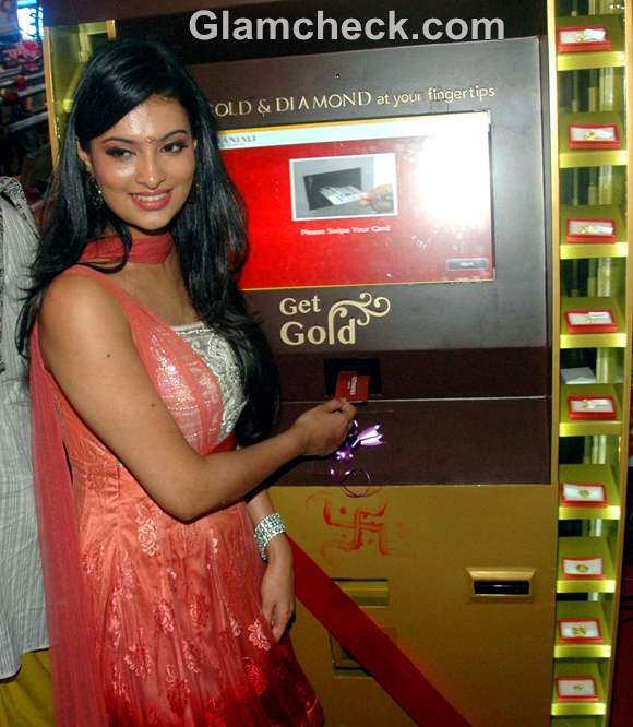 Sayali Bhagat Launches Gold Diamond ATM Vending Machine Ganesh chaturthi