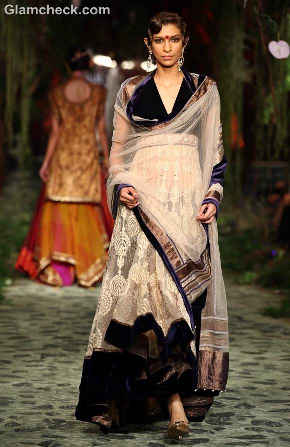 Tarun Tahiliani  day-1 iIndia bridal week 2012-6