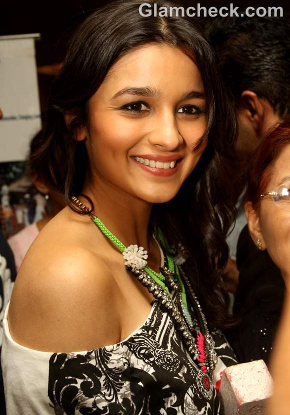  Alia  Bhatt  Shops Till She Drops at Fashion s Night  Out  at 