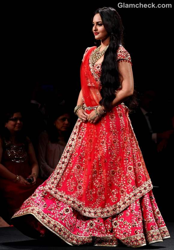 sonakshi sinha jyotsna Aamby Valley India Bridal Fashion Week 2012