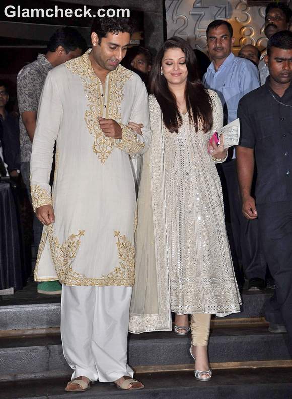 Aishwarya rai Abhishek Bachchan at B70 Art Show Nehru Centre Mumbai