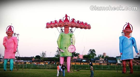 Dussehra festival 2012 ravan effigy with his brothers