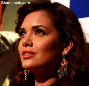 DIY: Esha Gupta’s Festive Glam Makeup & Hairstyle — Indian Fashion