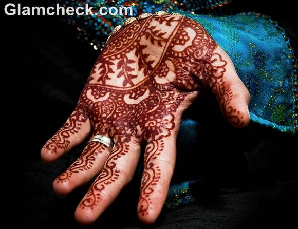 Karva Chauth Mehndi designs traditional patterns