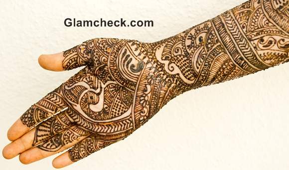 Karva Chauth mehndi designs peacock motif