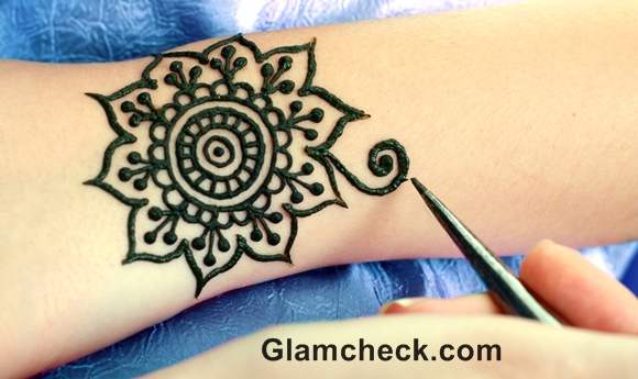 Karva Chauth mehndi designs traditional geometric motifs