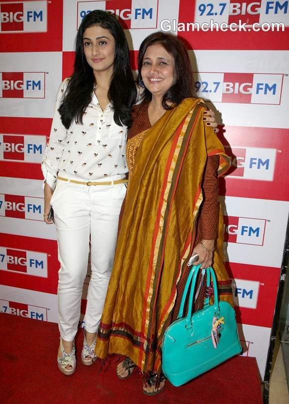 Ragini Khanna with mother Kamini Khanna