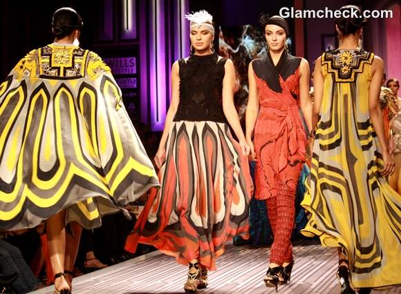 Ritu kumar WIFW S-S 2013-grand finale art deco collection