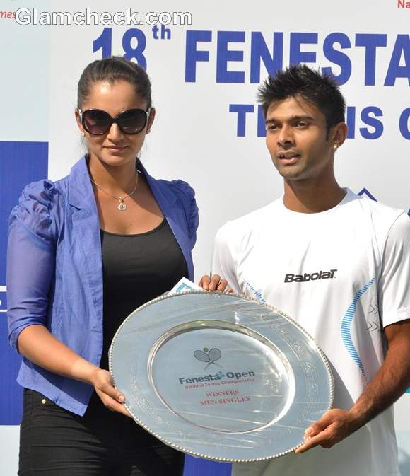 Sania Mirza winners trophy Jeevan Nedunchezhiyan