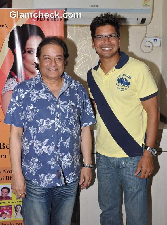 Singers Shaan and Anup Jalota at the Launch of Garba album Aye Halo