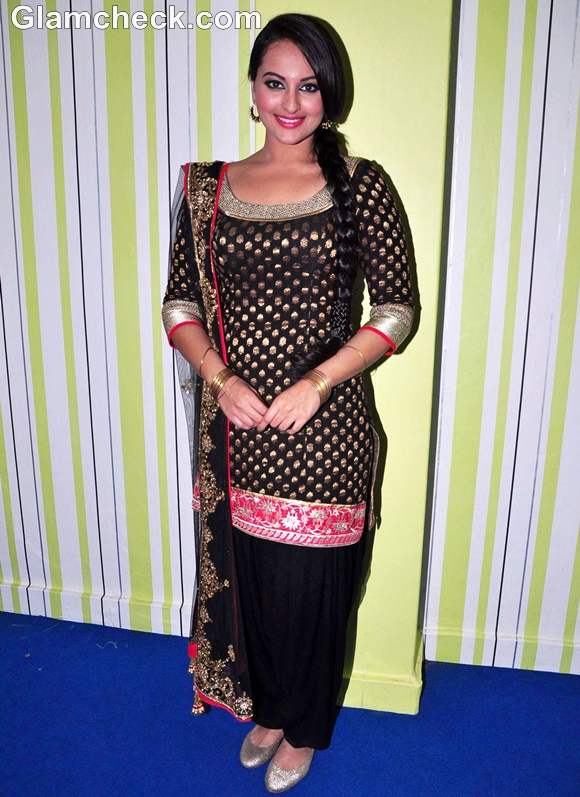 Sonakshi Sinha black salwar kameez traditional look son of sardar promotion big boss 6