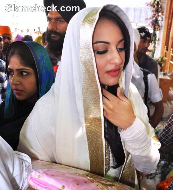 Sonakshi Sinha promote Son of Sardaar Golden Temple Amritsar