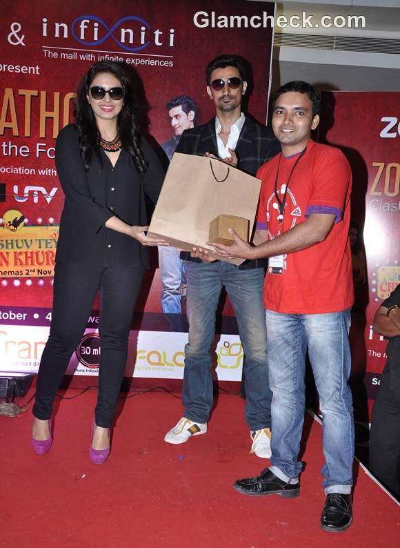 Stars of Luv Shuv Tey Chicken Khurana Promote Film