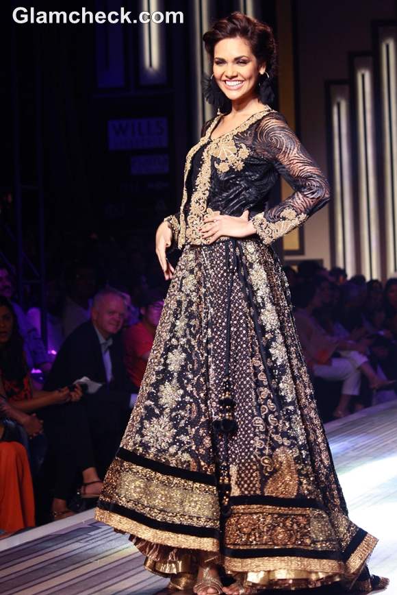 esha gupta WIFW S-S 2013 ritu kumar grand finale