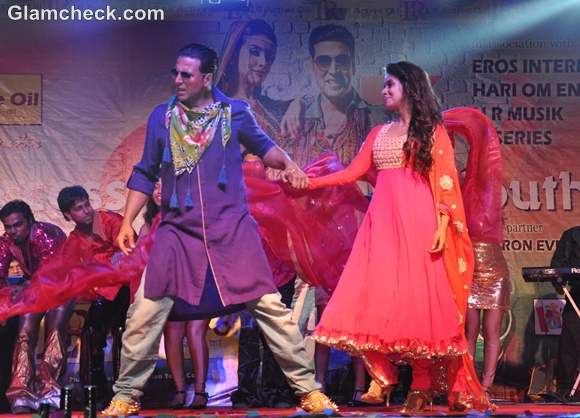 Akshay Kumar Asin Promote Khiladi 786 Mithabai College