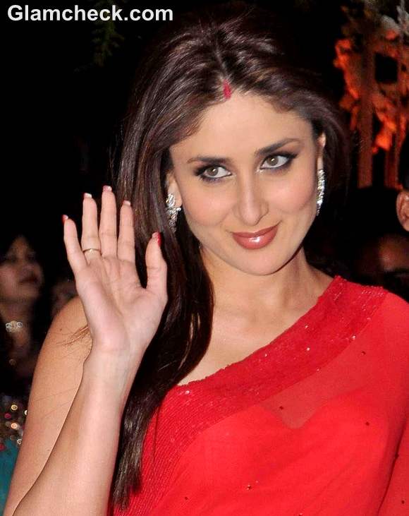 Kareena Kapoor Khan 2012 Hot in Manish Malhotra Sari