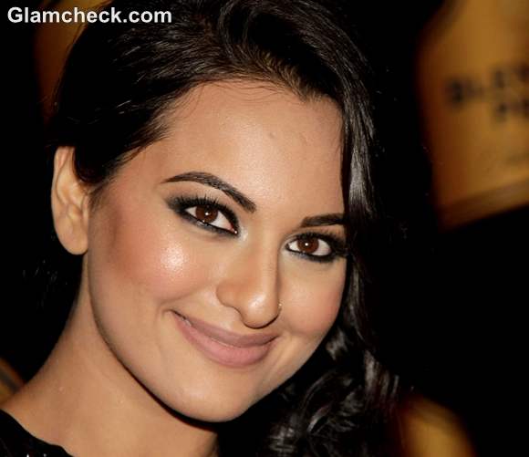 DIY Makeup: Sonakshi Sinha's Smokey Eyes & Nude Lips â€” Indian Fashion