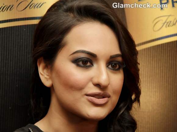 580px x 432px - DIY Makeup: Sonakshi Sinha's Smokey Eyes & Nude Lips â€” Indian Fashion