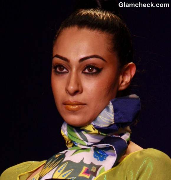 Indian Makeup DIY Glamorous Winged eye tangelo lips s-s-2013 Nida Mahmood