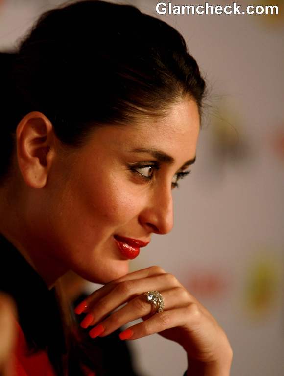 Kareena Kapoor Red Makeup Look For Christmas