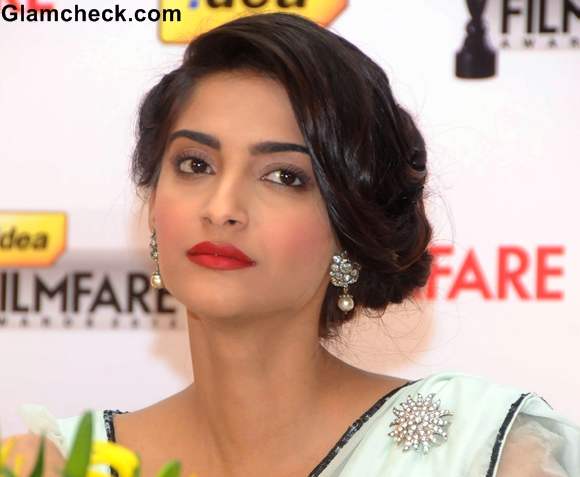 Sonam Kapoor hairstyle  Filmfare Award Press Conference in Bangalore